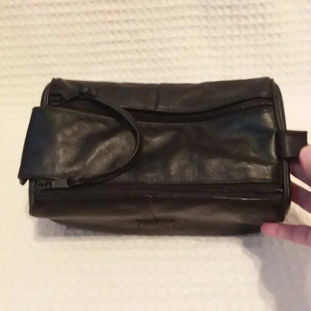 Guess Mens Black Leather Travel Toiletry Bag